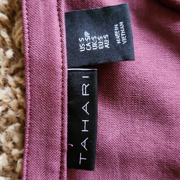 Tahari wine/plum colored womans short sleeve dress size small - Picture 2 of 6